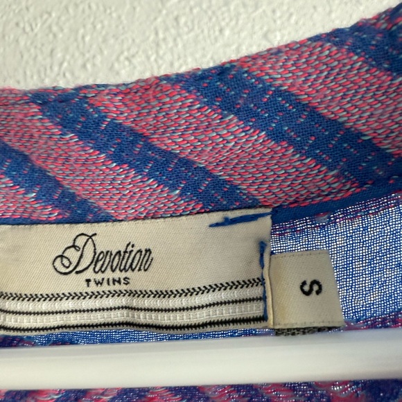 Devotion TWINS Pink and Blue Textured Garment - Picture 4 of 7